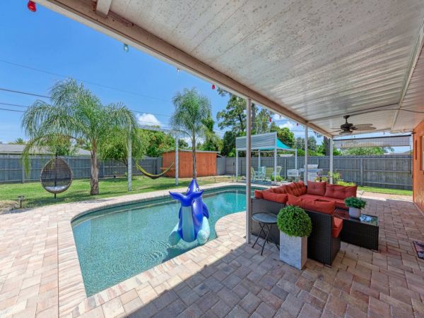 Lovely 3 Bedroom Home in Sarasota with Private Pool