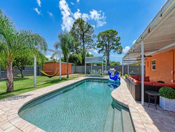 Lovely 3 Bedroom Home in Sarasota with Private Pool