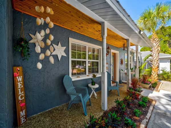 Sarasota Vacation Home Three Bedroom + Den