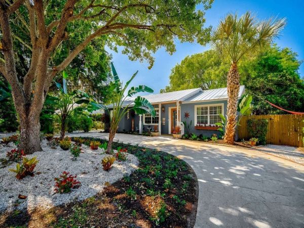 Sarasota Vacation Home Three Bedroom + Den