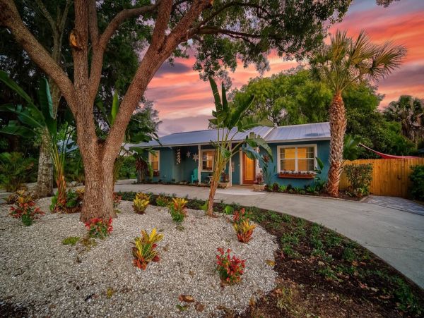 Sarasota Vacation Home Three Bedroom + Den