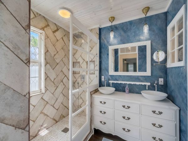 Sarasota Vacation Home Three Bedroom + Den