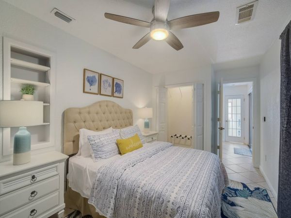 Sarasota Vacation Home Three Bedroom + Den
