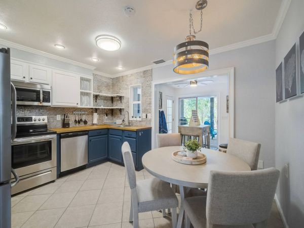 Sarasota Vacation Home Three Bedroom + Den