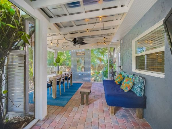 Sarasota Vacation Home Three Bedroom + Den