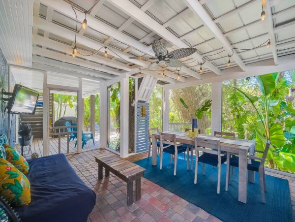 Sarasota Vacation Home Three Bedroom + Den