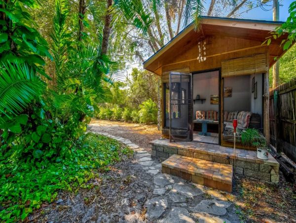 Sarasota Vacation Home Three Bedroom + Den