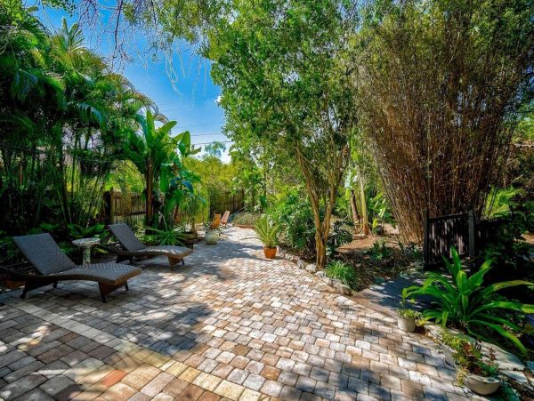 Sarasota Vacation Home Three Bedroom + Den