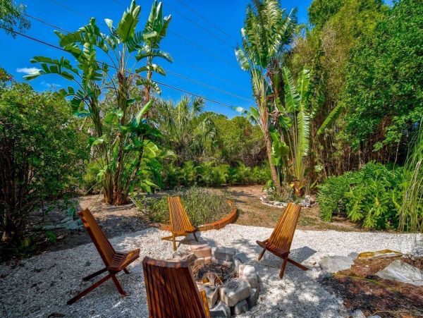 Sarasota Vacation Home Three Bedroom + Den