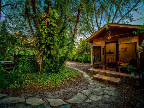 Sarasota Vacation Home Three Bedroom + Den