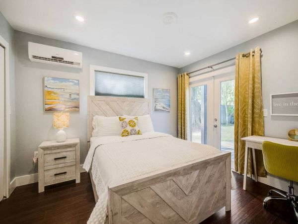 Charming 3 Bedroom Home in Sarasota Sleeps 7