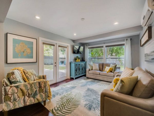 Charming 3 Bedroom Home in Sarasota Sleeps 7