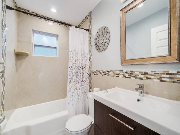 Charming 3 Bedroom Home in Sarasota Sleeps 7