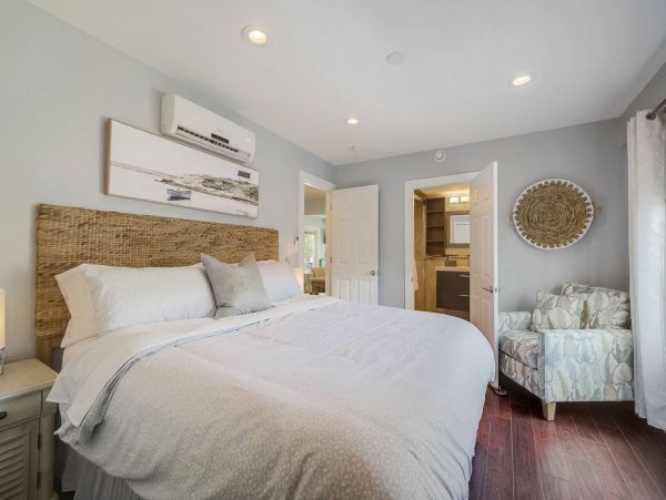 Charming 3 Bedroom Home in Sarasota Sleeps 7