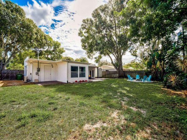 Charming 3 Bedroom Home in Sarasota Sleeps 7