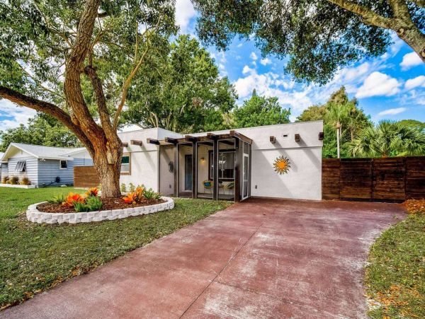 Charming 3 Bedroom Home in Sarasota Sleeps 7