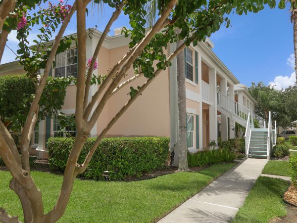 Waterfront condo in Sarasota