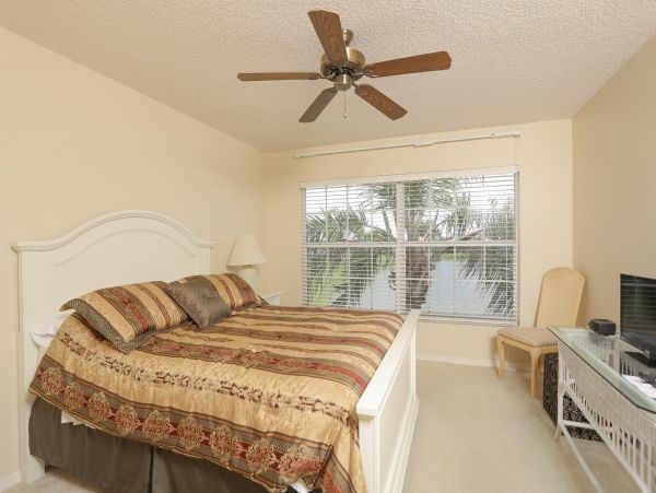 Waterfront condo in Sarasota