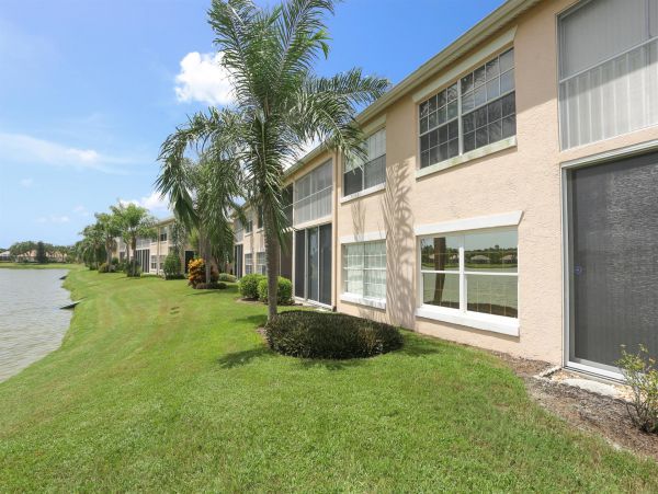 Waterfront condo in Sarasota
