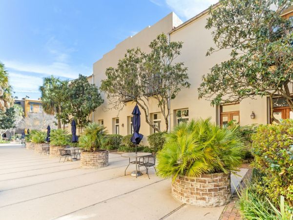 Charleston Condo 1015390