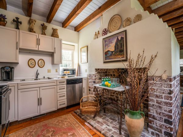 Charleston Home 1015392