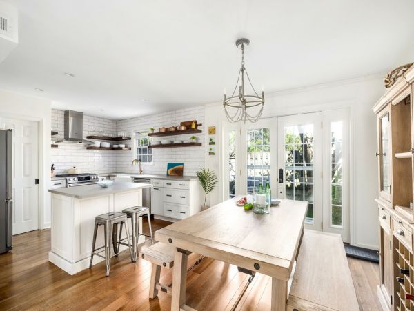 Three Bedroom Charming Townhome in Charleston