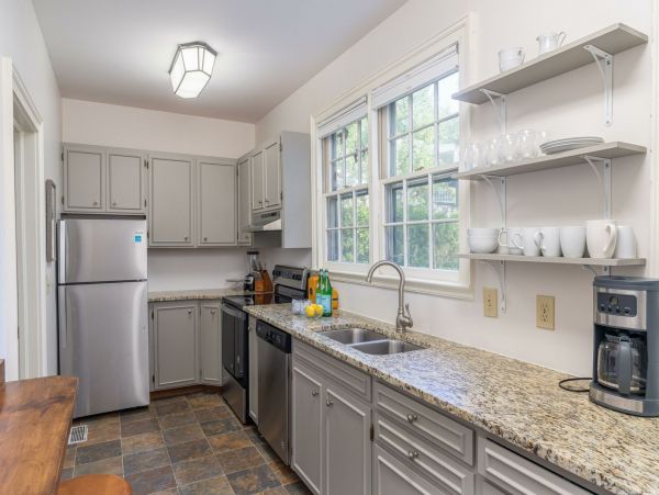 Charleston Home 1015404
