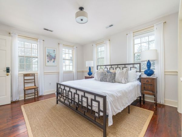 Charleston Home 1015404