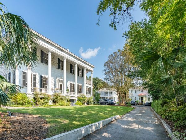 Charleston Home 1015404