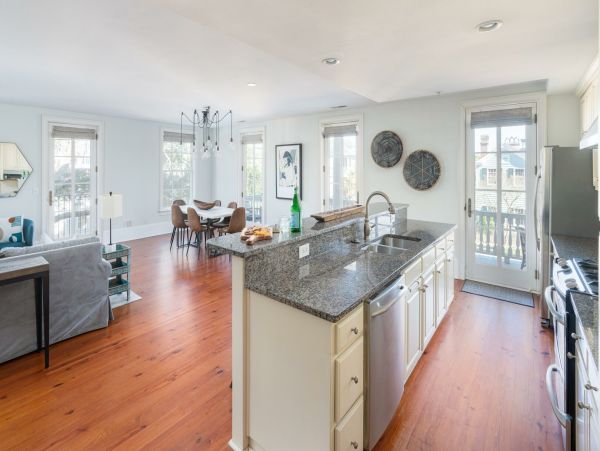 Charleston Condo 1015405