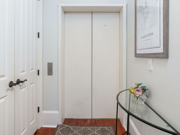 Charleston Condo 1015405