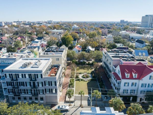 Charleston Condo 1015405