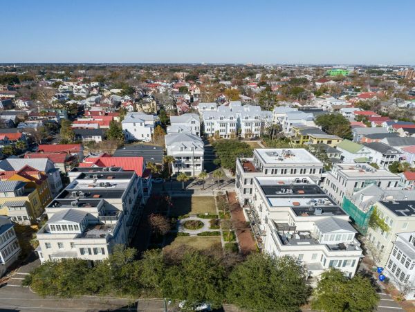 Charleston Condo 1015405