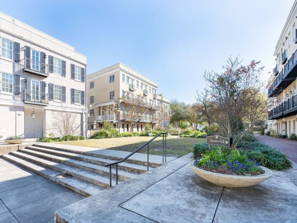 Charleston Condo 1015405