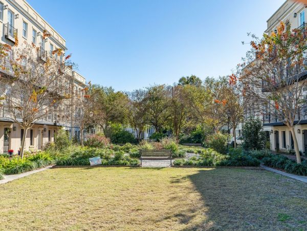 Charleston Condo 1015405