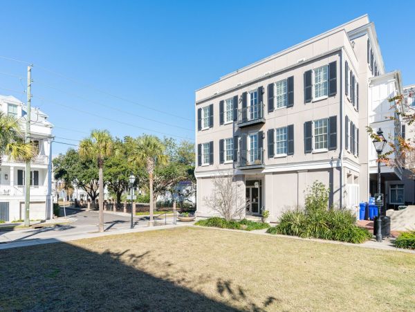 Charleston Condo 1015405