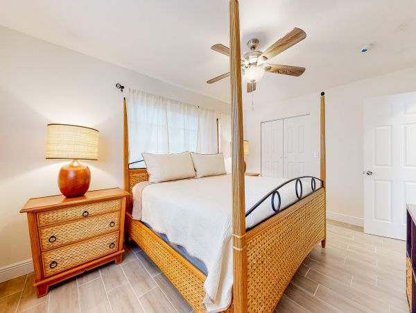 Bonita Springs Vacation Pool Home Three Bedroom Canal Views