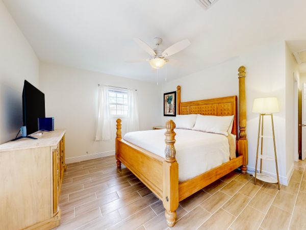 Bonita Springs Vacation Pool Home Three Bedroom Canal Views