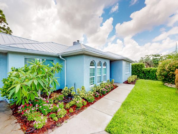 Bonita Springs Vacation Pool Home Three Bedroom Canal Views