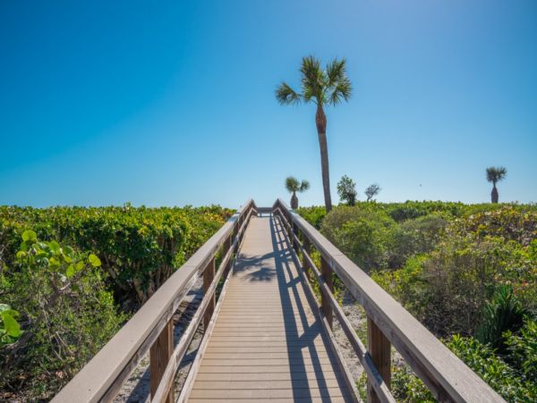 Sanibel Luxury Vacation Beach Condo with Stunning Views