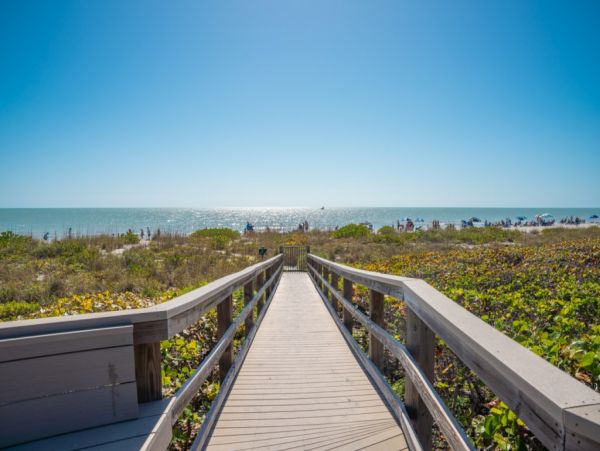 Sanibel Luxury Vacation Beach Condo with Stunning Views