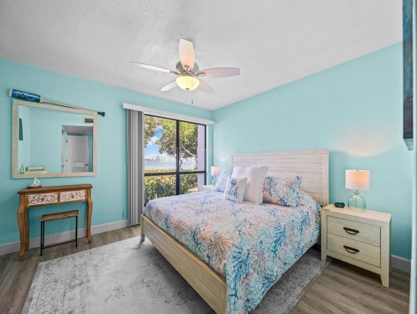Bradenton Beach Waterfront Vacation Rentals - Anna Maria Island Condo Rentals