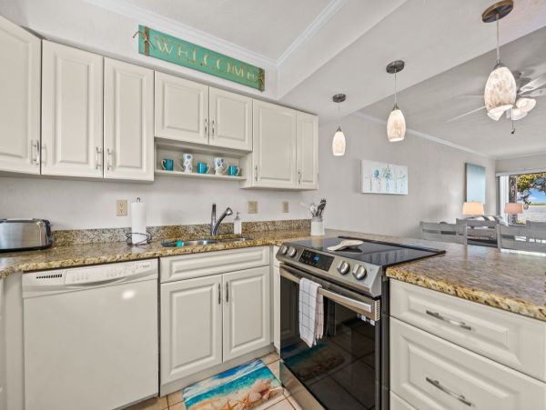 Bradenton Beach Waterfront Vacation Rentals - Anna Maria Island Condo Rentals