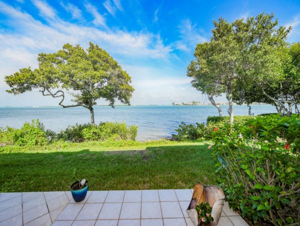 Bradenton Beach Waterfront Vacation Rentals - Anna Maria Island Condo Rentals