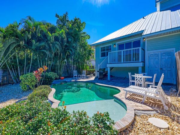 Holmes Beach 3 Bedroom Pool Home Sleeps 6 Walk To Beach