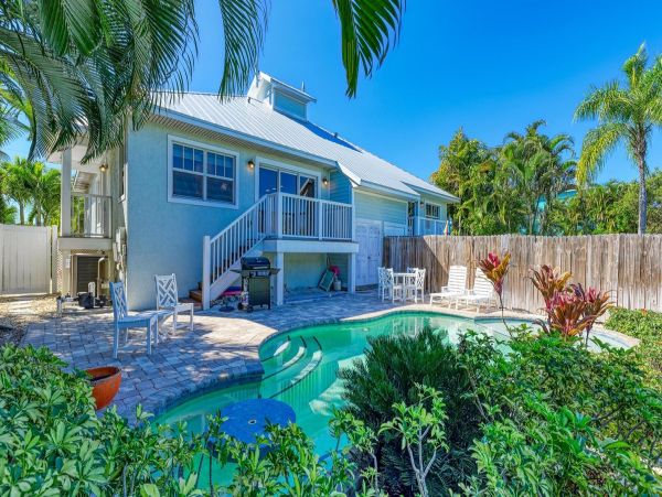 Holmes Beach 3 Bedroom Pool Home Sleeps 6 Walk To Beach