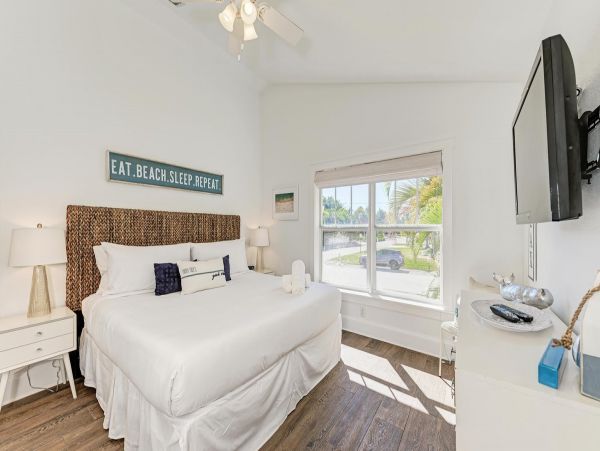 Holmes Beach 3 Bedroom Pool Home Sleeps 6 Walk To Beach