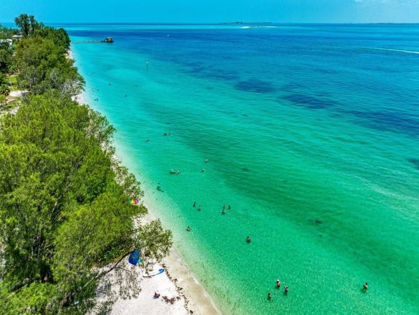 Anna Maria Island Vacation Rentals - Bean Point Beach Cottage with Pool