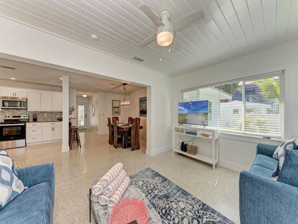 Anna Maria Island Vacation Rentals - Bean Point Beach Cottage with Pool