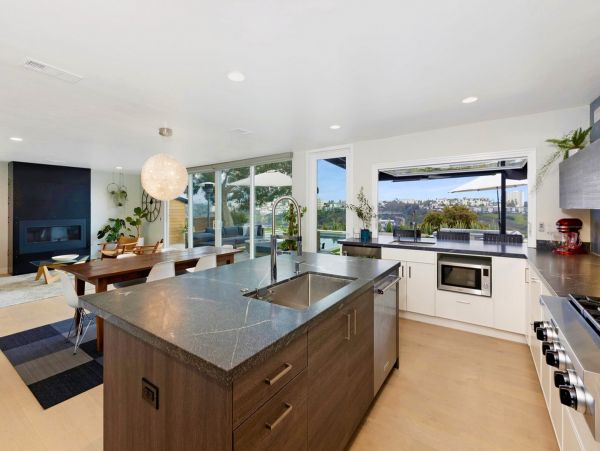 San Diego Beach Communities North Home 1015422